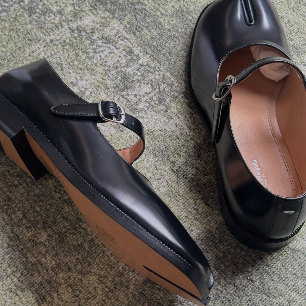 Maison Martin Margiela Black Leather Tabi Mary Jane Flats with Buckle - Picture 3 of 3
